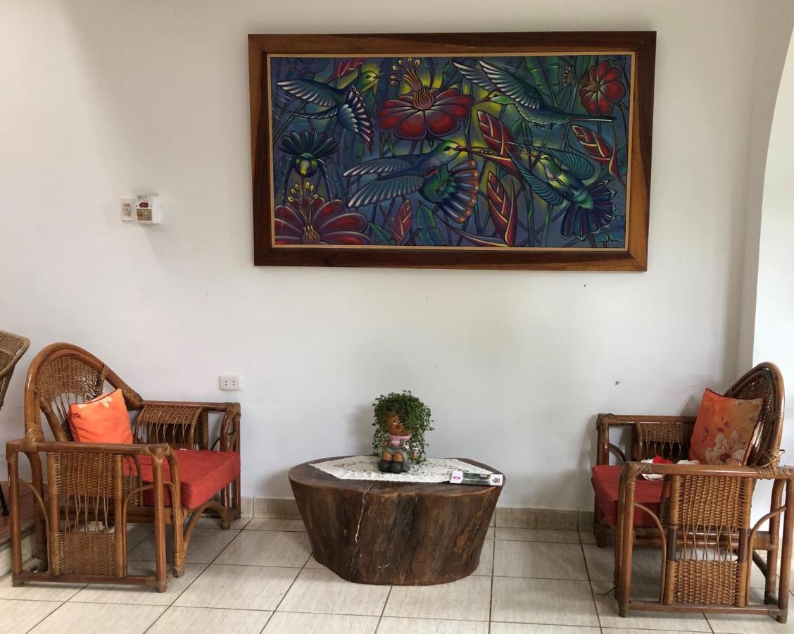 Alojamiento Familiar Custodia Tarapoto Extérieur photo